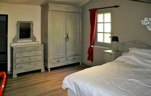 5 quartos, ferros/tábuas de passar roupa, Wi-Fi, roupa de cama