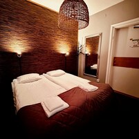 Espacio para trabajar con laptop, cortinas blackout y wifi gratis 