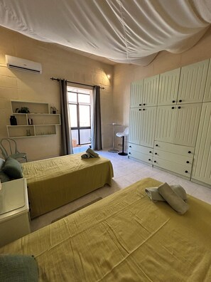 3 bedrooms, iron/ironing board, WiFi
