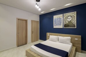 1 bedroom, desk, iron/ironing board, WiFi - Modern 2BR Apartment with 2 Bathrooms, Sleeps 5, Near Shopping & Entertainment (Cairo Governorate)