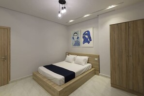 1 slaapkamer, een bureau, een strijkplank/strijkijzer, wifi