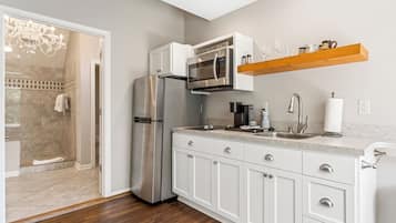 Fridge, microwave, stovetop, cookware/dishes/utensils