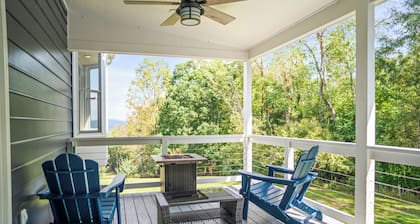 The Blue Ridge Cottage is a second floor room steps from the Main Inn. It has its own private deck and entrance which offer wooded and valley views. This cottage has a private 4 person Sundance Spa tub, and an outdoor propane fire pit. It features a