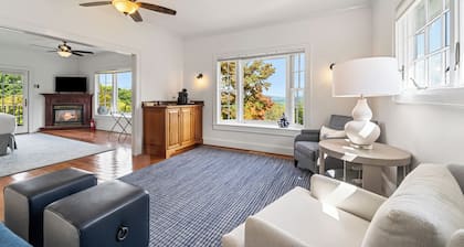 This spacious cottage is located in a private building with its own entrance a few steps from the Main Inn. Features include a private balcony, bedroom with a king-size bed, gas fireplaces, private bathroom with double whirlpool tub and separate show