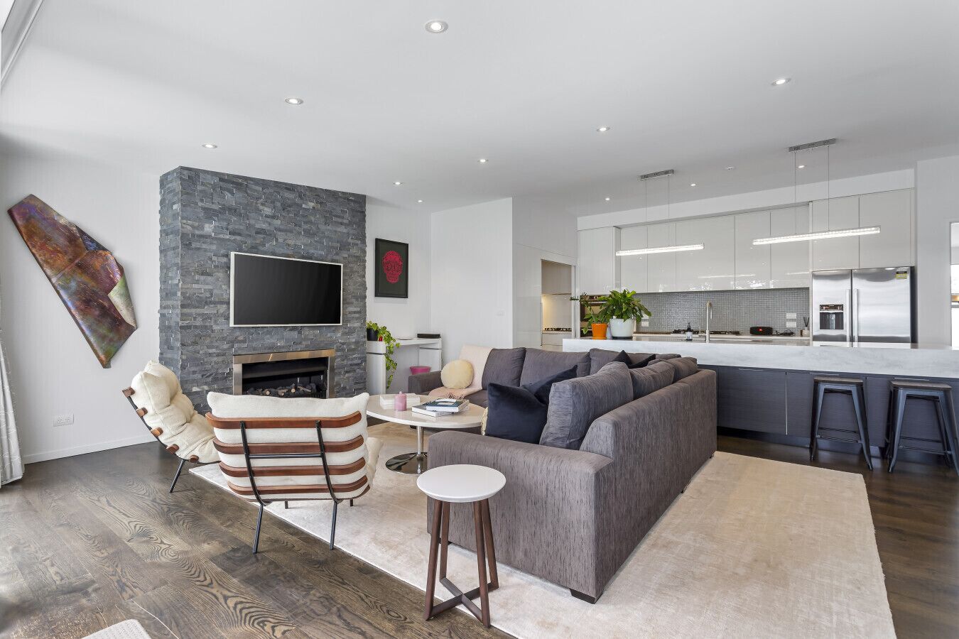 Smart TV, fireplace
