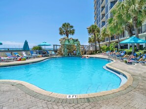 Appart'hôtel, plusieurs lits (Edgewater Tower 2-704) | Piscine | Piscine extérieure, piscine chauffée