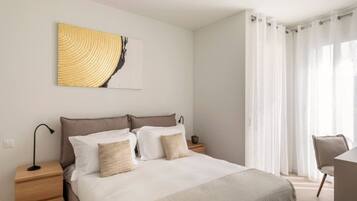 2 bedrooms, desk, iron/ironing board, travel crib