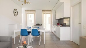 A modern apartment with a dining area, kitchen, and living space. - Cozy & Modern Flat for 6 people / Free Parking (Lugano)