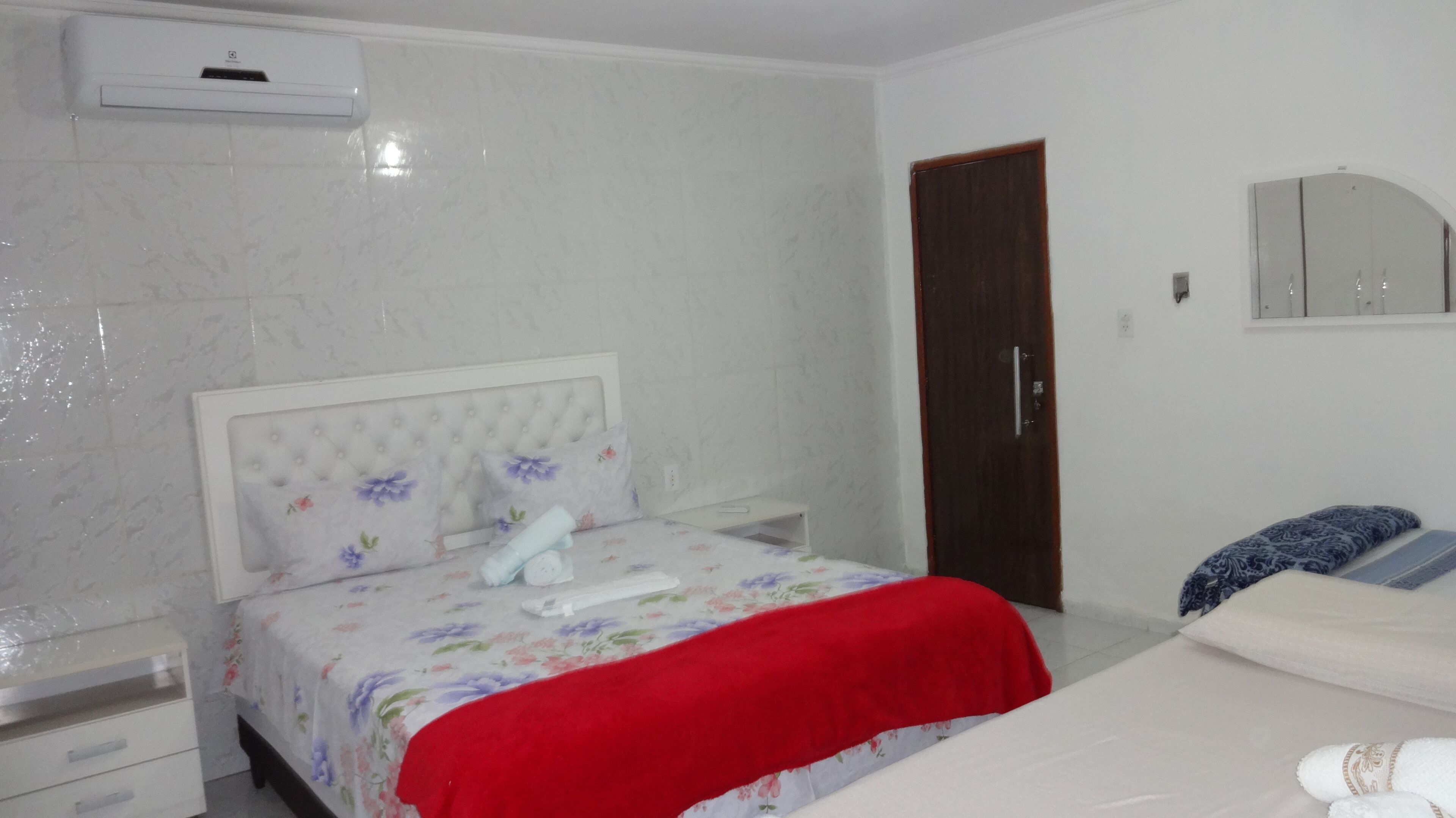 3 habitaciones, tabla de planchar con plancha, wifi y ropa de cama 