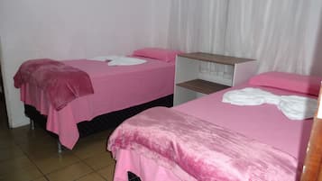 3 chambres, fer et planche à repasser, Wi-Fi, draps fournis