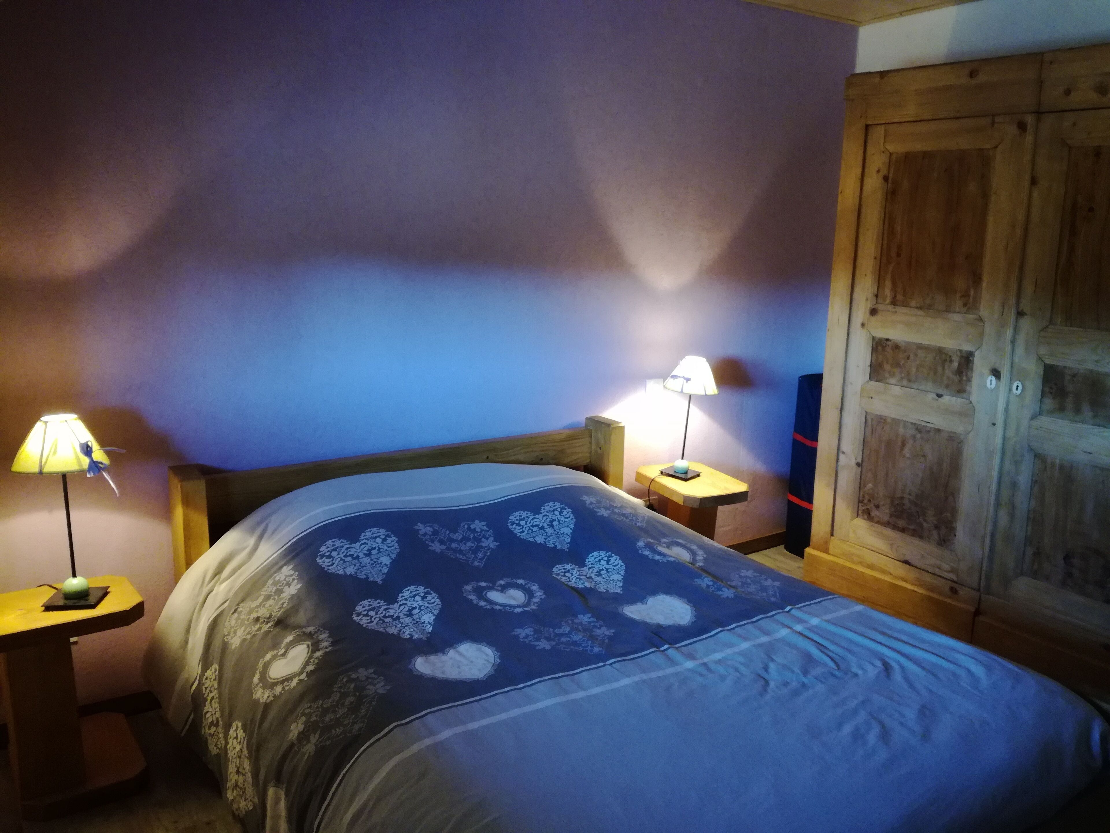 5 bedrooms, desk, travel cot, free WiFi