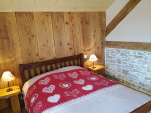 5 sovrum, skrivbord, resesäng och gratis wi-fi