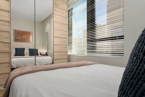 1 slaapkamer, een kluis op de kamer, een strijkplank/strijkijzer