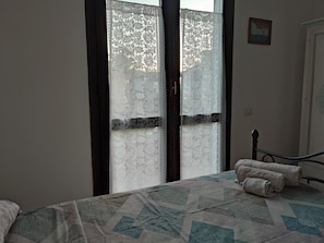 2 chambres, fer et planche à repasser, Wi-Fi, draps fournis