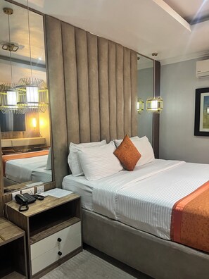 Basic Room | In-room safe, free WiFi - Villa Angelia Boutique Hotel Ikoyi (Lagos)