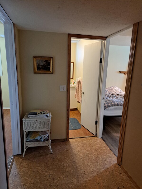 2 bedrooms, iron/ironing board, bed sheets