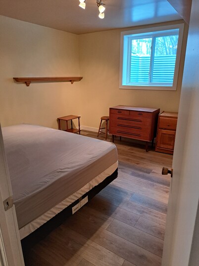 Bedroom for rent, short or long term.  Close to Gull Lake and Lacombe.