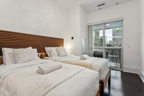 3 slaapkamers, een bureau, een strijkplank/strijkijzer, wifi