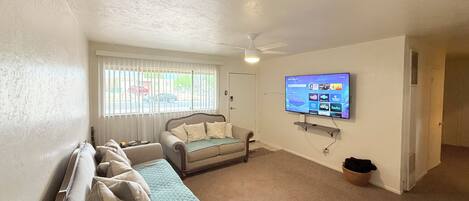 Een smart-tv en een open haard