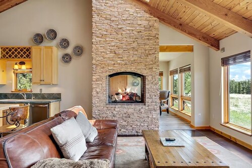 Cozy, Secluded Farmhouse Bordering 1000s of acres