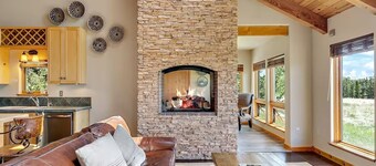 Cozy, Secluded Farmhouse Bordering 1000s of acres