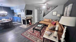 Living area - Lovely two Bedroom Condo one car Garage (Houston)