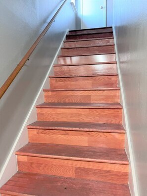 Interior - Updated 3 Bedroom Upstairs Cute (Houston)