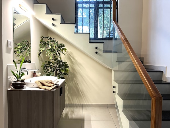 Interior - 3-Bedroom Colonial style house near historic Fort Kochi with WiFi, AC (Kochi)