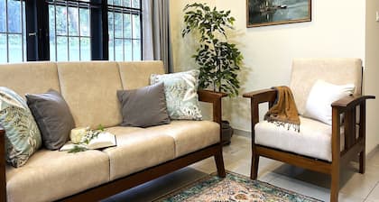 3-Bedroom Colonial style house near historic Fort Kochi with WiFi, AC