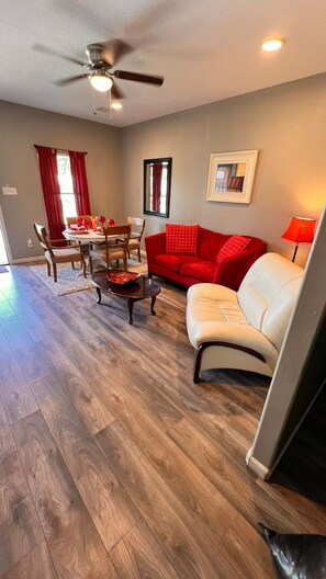 Living area - Cozy 3 Bedroom Country Place (Houston)