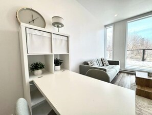 Living area - One Bed Condo with a Terrace (Montréal)