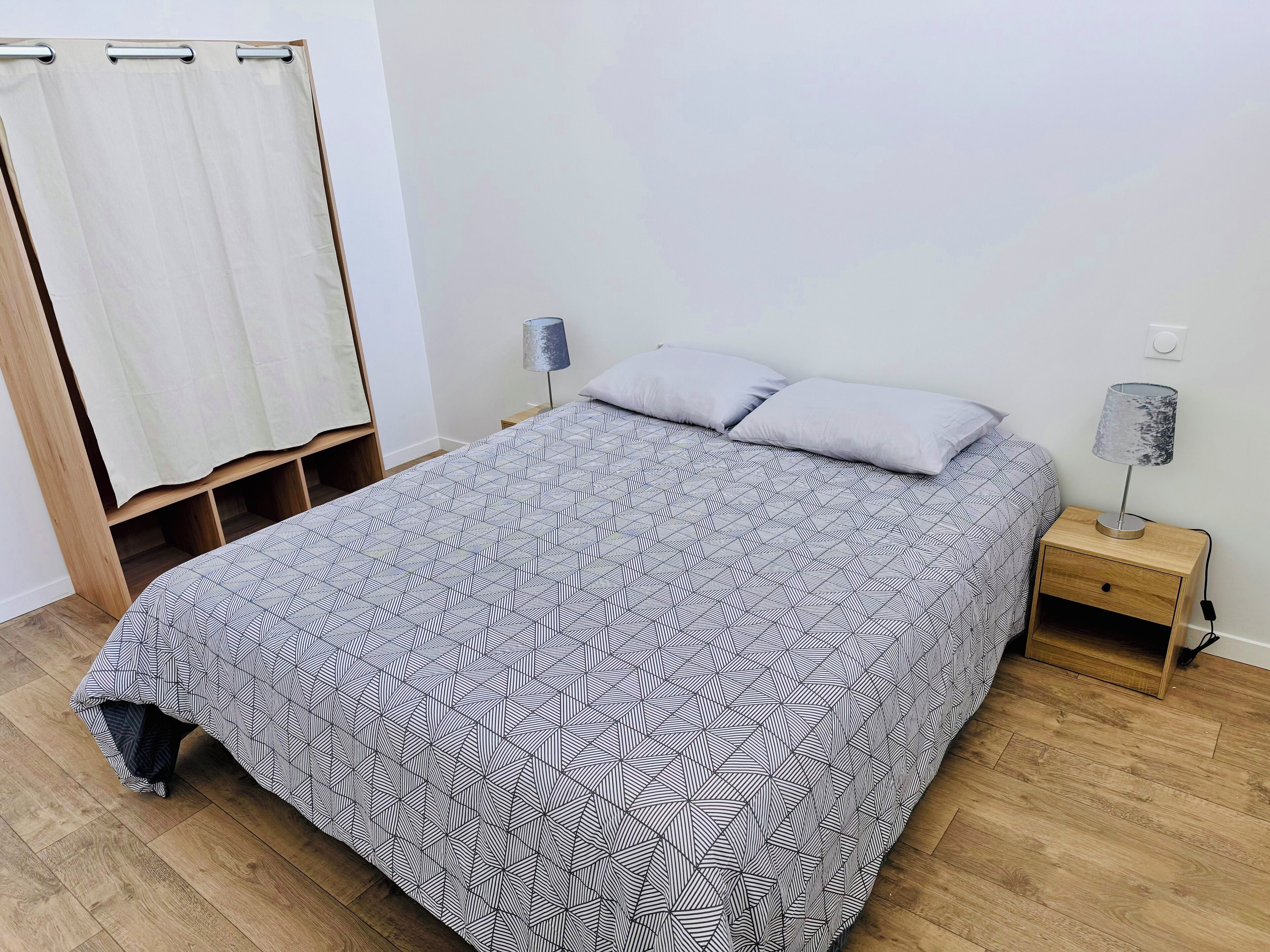 2 chambres, fer et planche à repasser, Wi-Fi, draps fournis