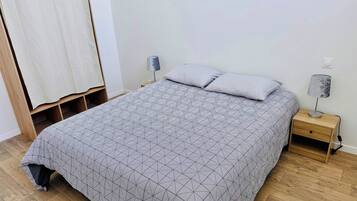 2 chambres, fer et planche à repasser, Wi-Fi, draps fournis