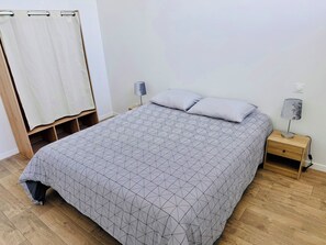 2 slaapkamers, een strijkplank/strijkijzer, wifi, beddengoed