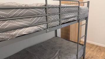 2 chambres, fer et planche à repasser, Wi-Fi, draps fournis