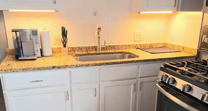 The Beautiful, Quaint 2 Bedroom Green Escape Greystone