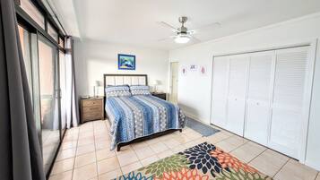 2 bedrooms, desk, WiFi, bed sheets