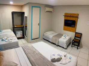 Standard Quadruple Room | Minibar, free WiFi, bed sheets
