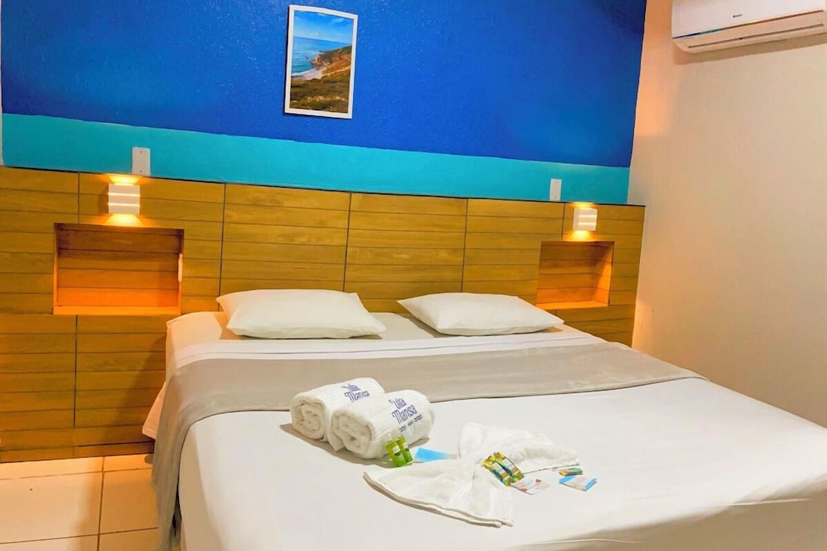 Minibar, free WiFi, bed sheets