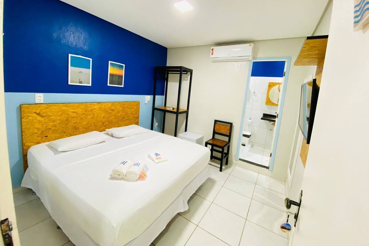 Minibar, free WiFi, bed sheets