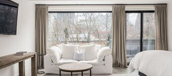 Urban Elegance Home in Yorkville | 3bed3baths