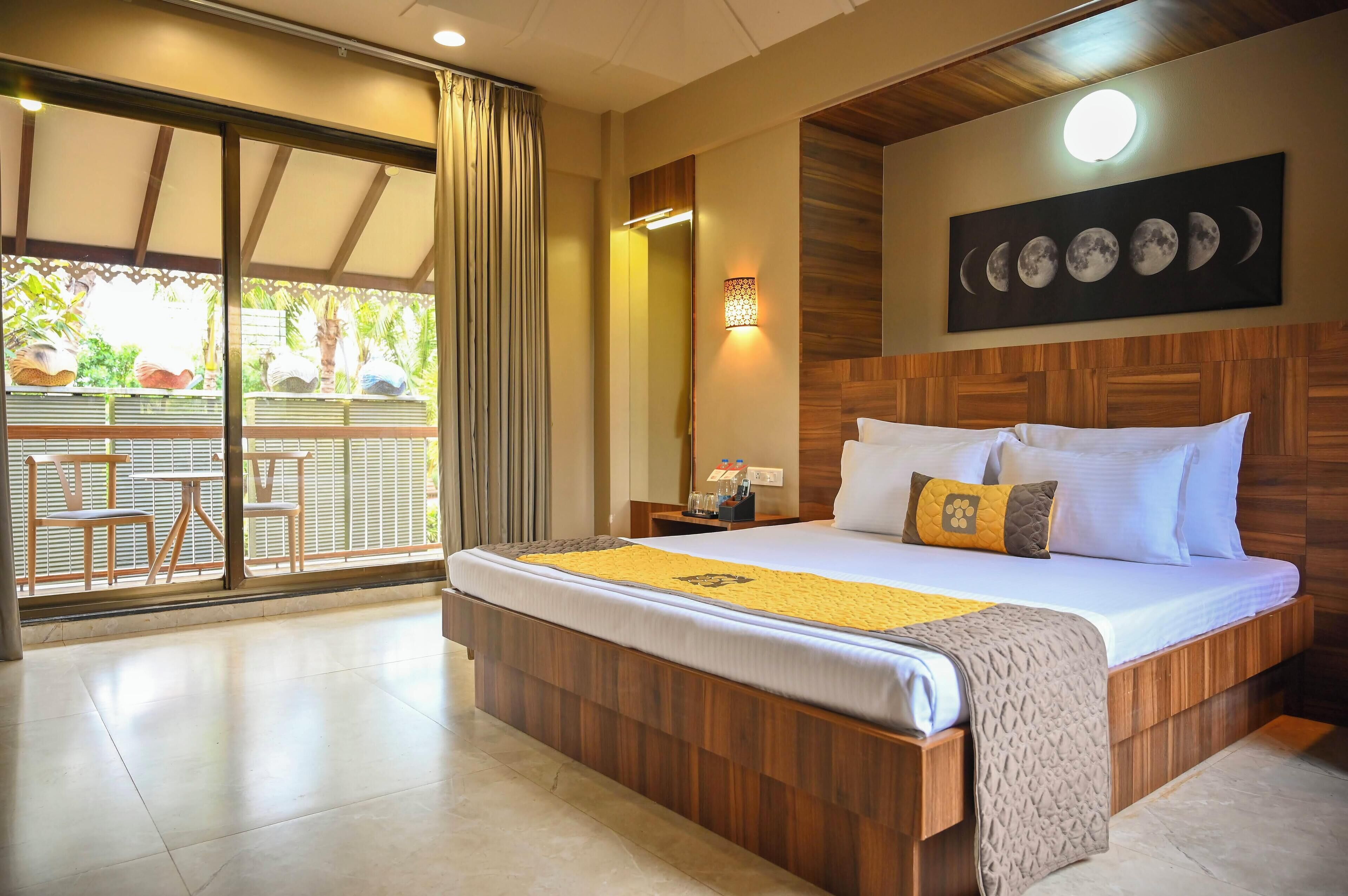 Stórt einbýlishús - útsýni yfir garð | Rúmföt af bestu gerð, rúm með memory foam dýnum, míníbar