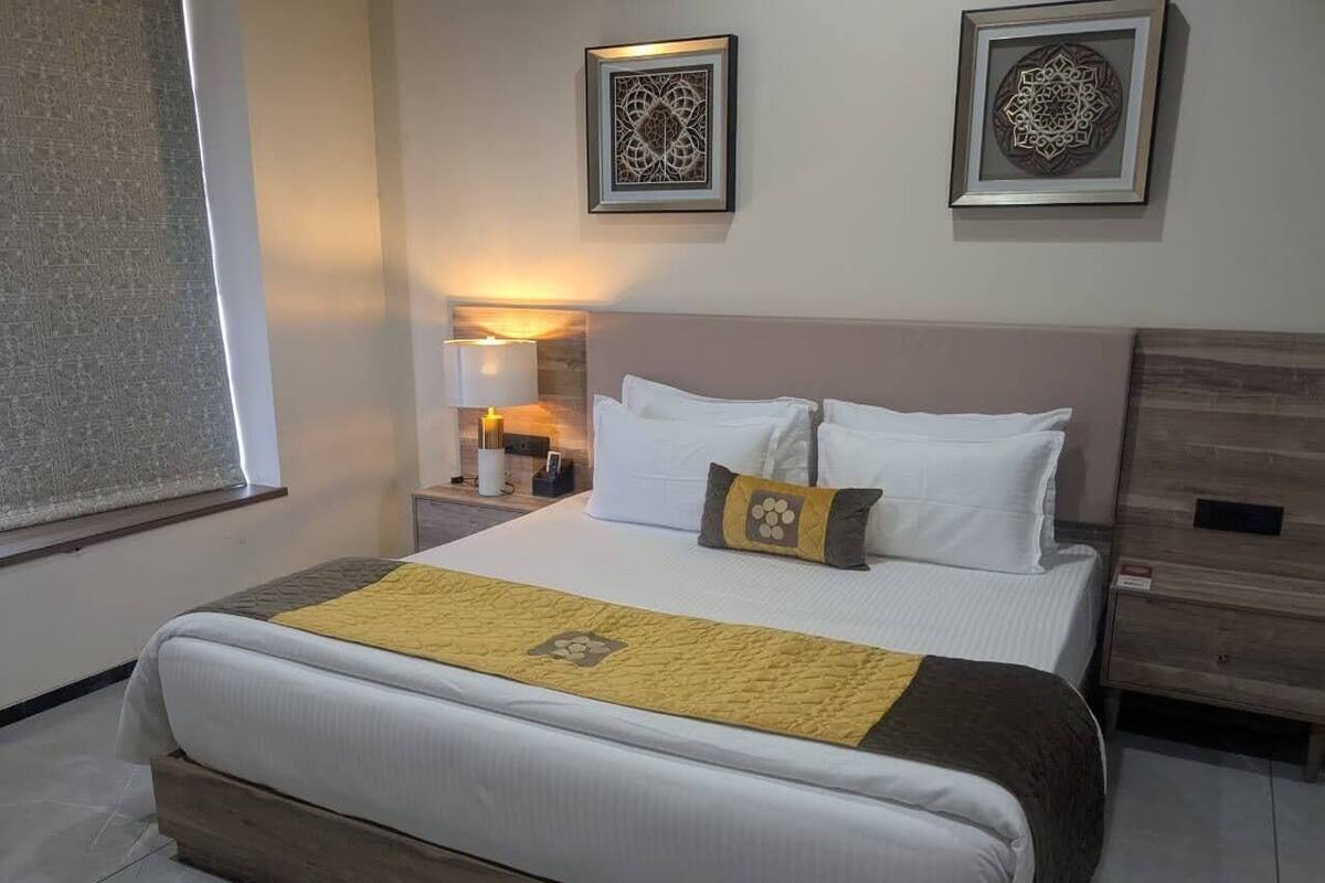 Literie de qualité supérieure, matelas mémoire de forme, minibar