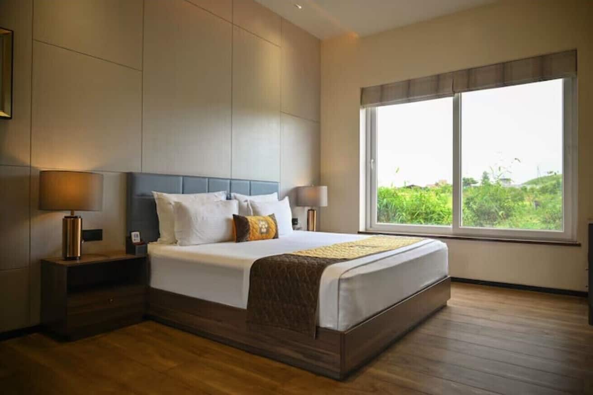 Bộ đồ giường cao cấp, nệm cao su hoạt tính (memory foam), minibar