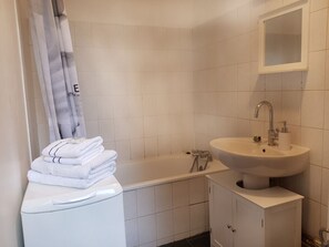 Bathroom - Spacious studio in the center of Dijon (Dijon)