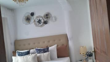 Deluxe Apartment, Balcony, City View | 1 bedroom, individually decorated, individually furnished, free WiFi