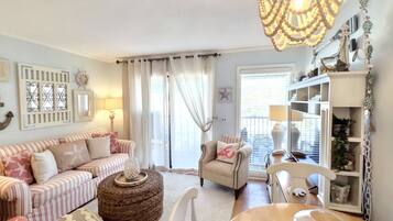 Een smart-tv en boeken