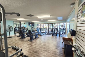 Fitness facility - Top floor ocean view & sunrises for 6 /Hilton Head Beachfront resort/ pickleball (Hilton Head Island)