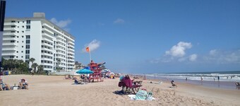 THE SALTY MERMAID COTTAGE, Pet Friendly, 1/2 block from the Beach