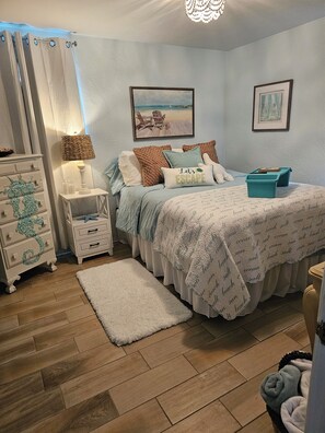 2 bedrooms, desk, iron/ironing board, Internet